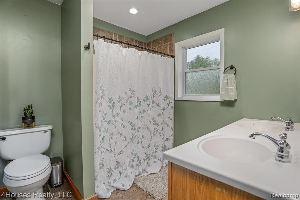 4087 Silver Valley Drive, Lake Orion, MI — Photo 24