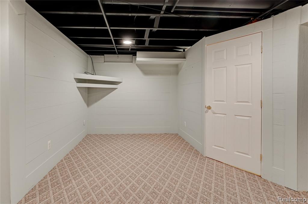 43047 Avon Court, Sterling Heights, MI 48313 — Photo 31