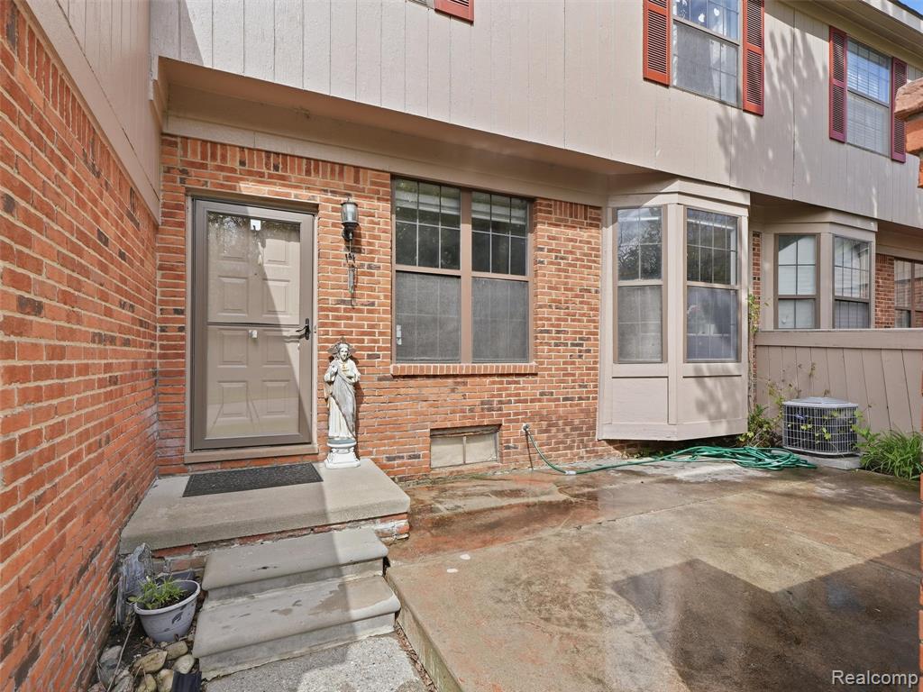 7342 Meadowridge Drive, West Bloomfield, MI — Photo 3