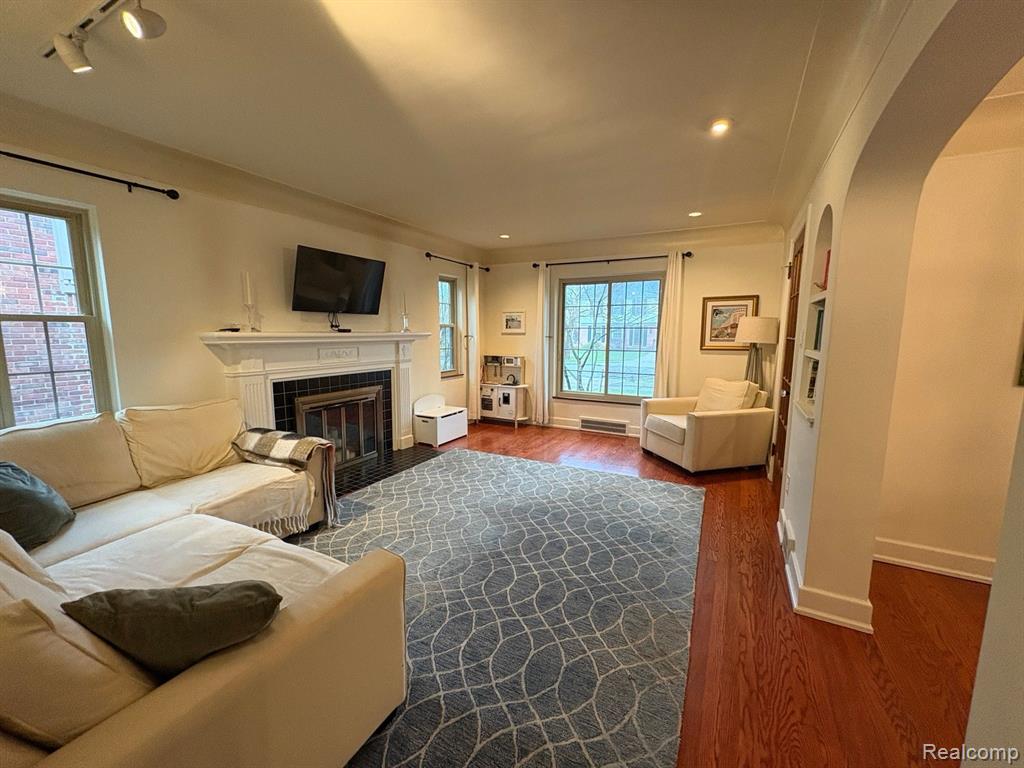 409 Belanger Street, Grosse Pointe Farms, MI 48326 — Photo 9
