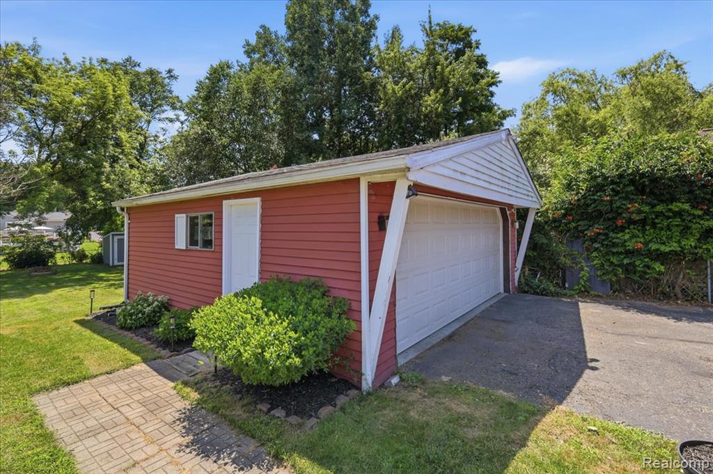 4035 Island Park Drive, Waterford, MI 48329 — Photo 5