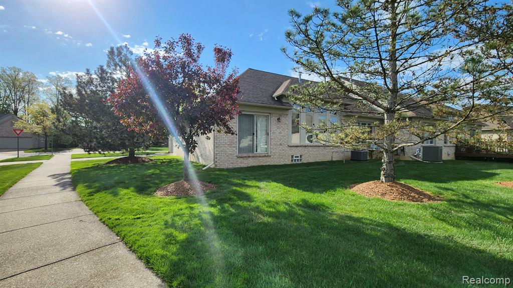40201 RIVERBEND Drive, Sterling Heights, MI 48310 — Photo 3