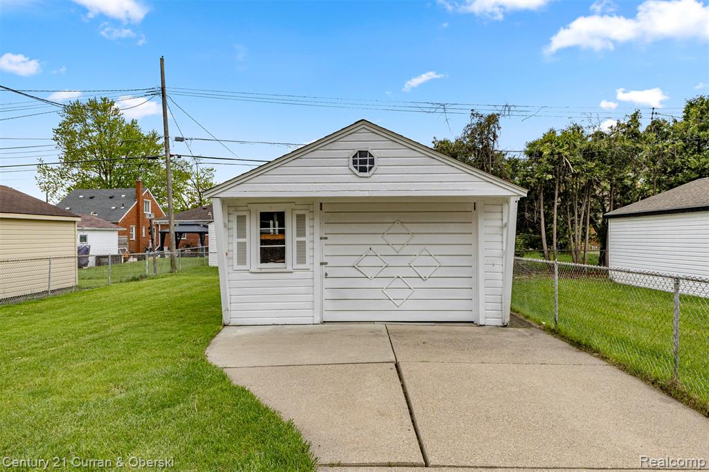 8483 Riverdale Street, Dearborn Heights, MI 48127 — Photo 32