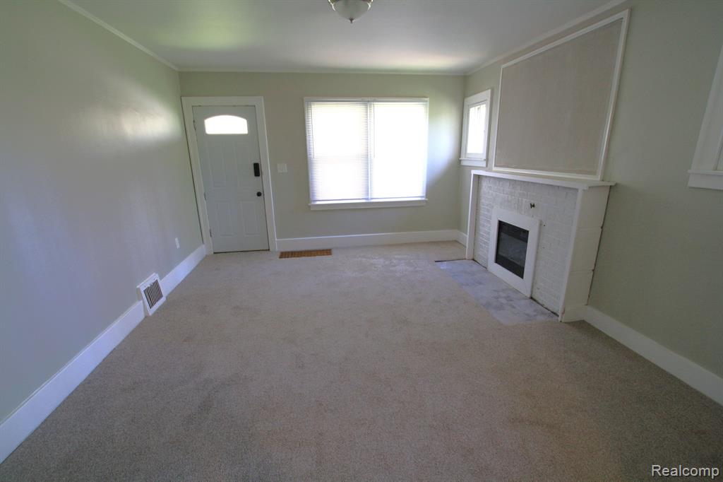 7035 PONTIAC LAKE Road, Waterford, MI 48327 — Photo 17