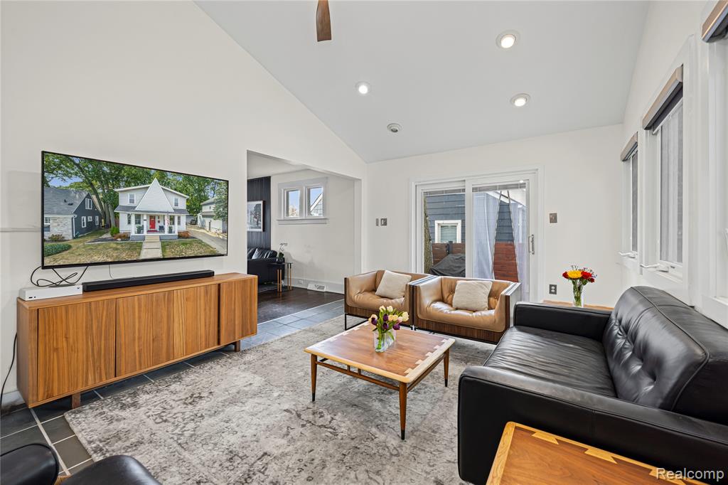 817 Fernwood Road, Royal Oak, MI 48067 — Photo 10