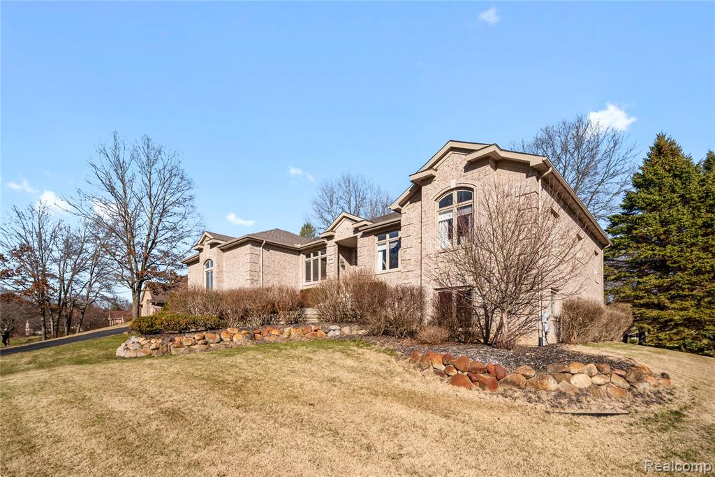 9833 Rolling Greens Drive, Pinckney, MI 48169 — Photo 3