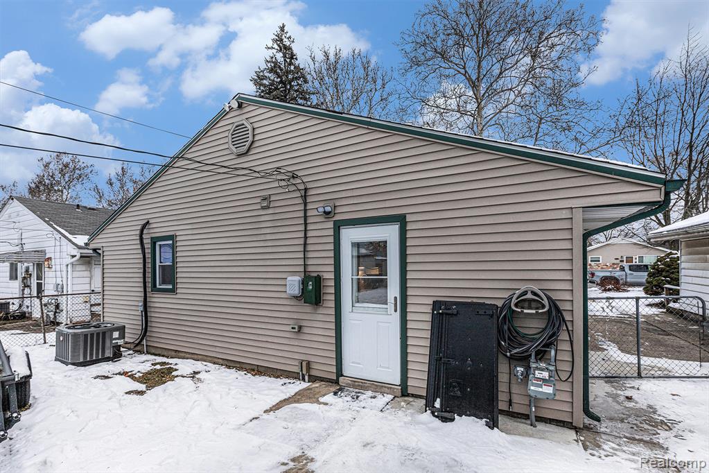 7866 Dudley Street, Taylor, MI 48180 — Photo 19