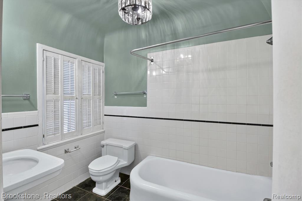1735 Lincolnshire Drive, Highland Park, MI 48203 — Photo 31
