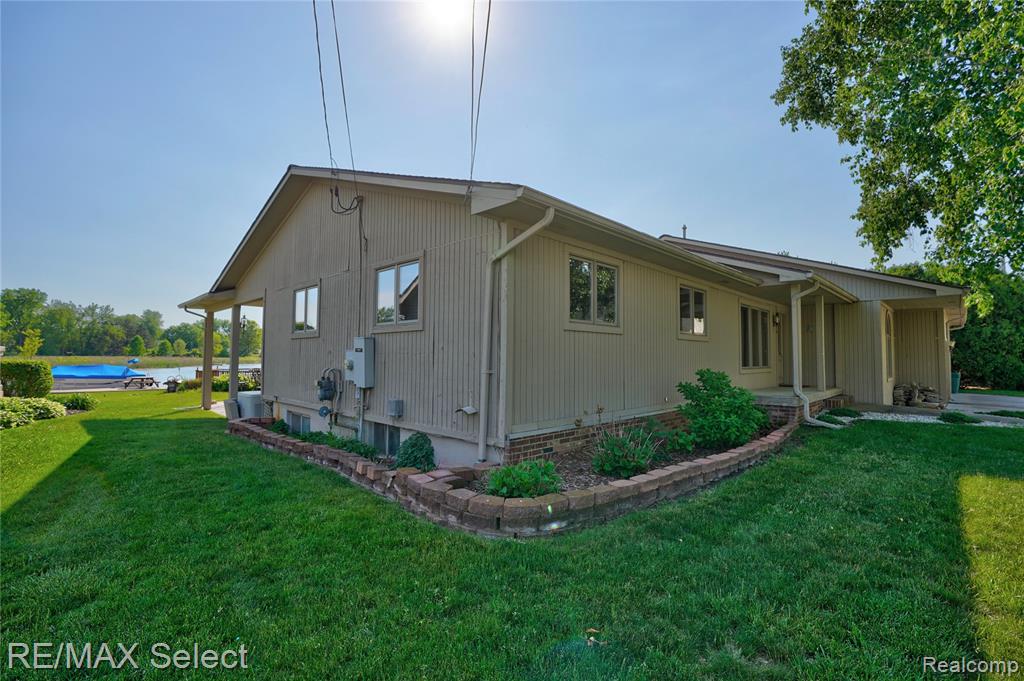13154 Lake Shore Drive, Fenton, MI 48430 — Photo 4