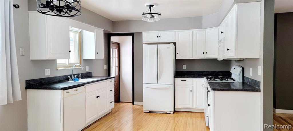 877 DEL SHER Drive, Brighton, MI 48114 — Photo 4