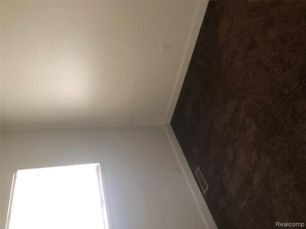 8304 Arlis Street, Commerce Twp, MI 48382 — Photo 16
