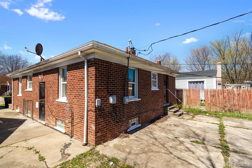 7668 HEYDEN Street, Detroit, MI 48228 — Photo 25