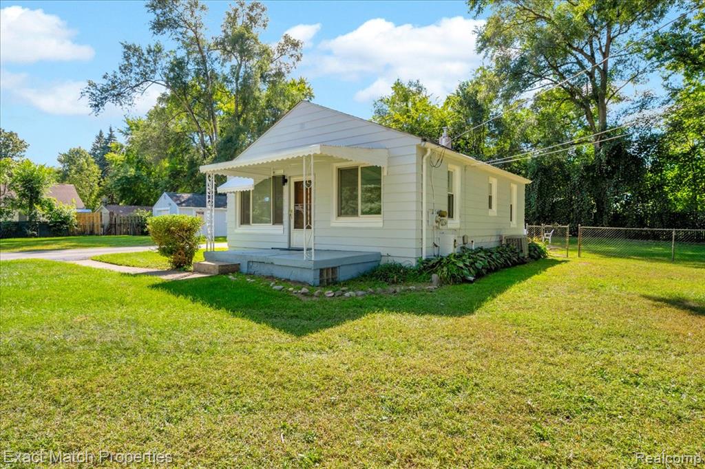 9467 Leona Street, White Lake, MI — Photo 15