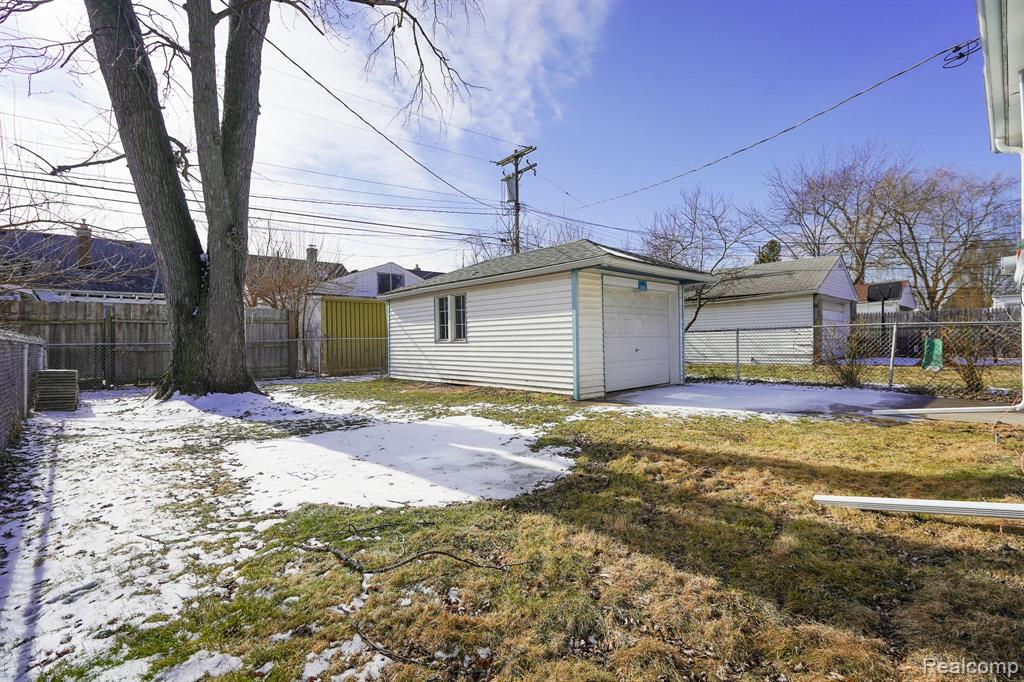 927 CLEOPHUS Parkway, Lincoln Park, MI 48146 — Photo 7