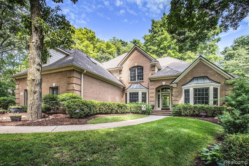 5259 PINEWOOD Drive, Brighton, MI 48116 — front exterior