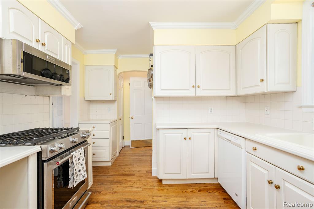 4 DUXBURY Lane, Dearborn, MI 48120 — Photo 12