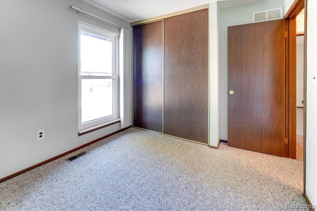 2702 ROUNDTREE Drive, Troy, MI 48083 — Photo 18
