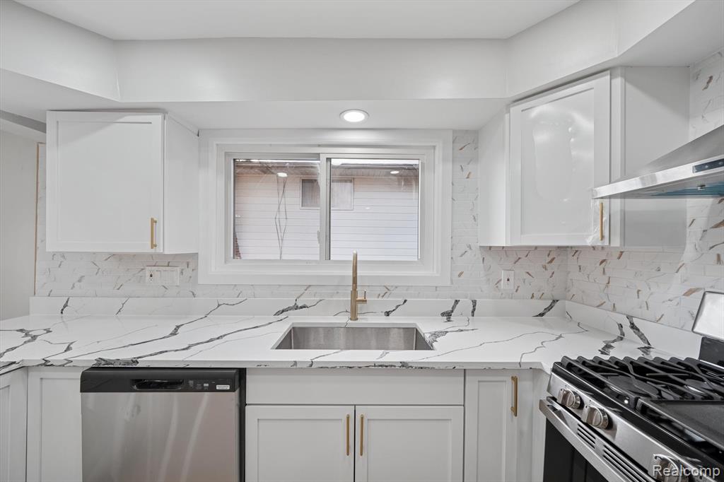 5232 Dickson Drive, Sterling Heights, MI 48310 — Photo 10