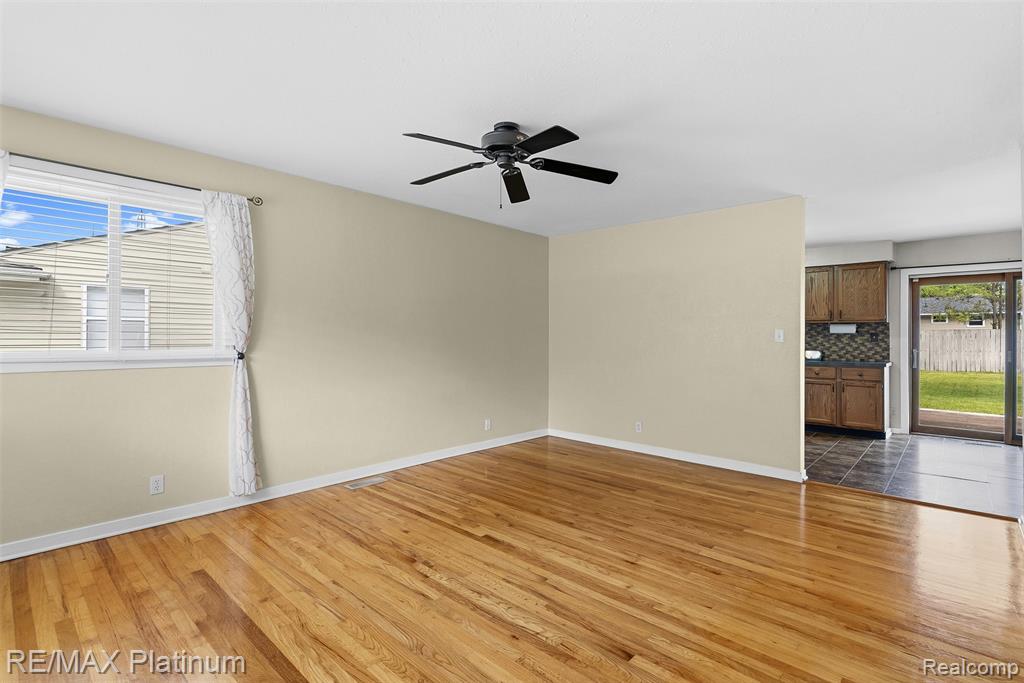 5354 Don Shenk Drive, Swartz Creek, MI 48473 — Photo 8