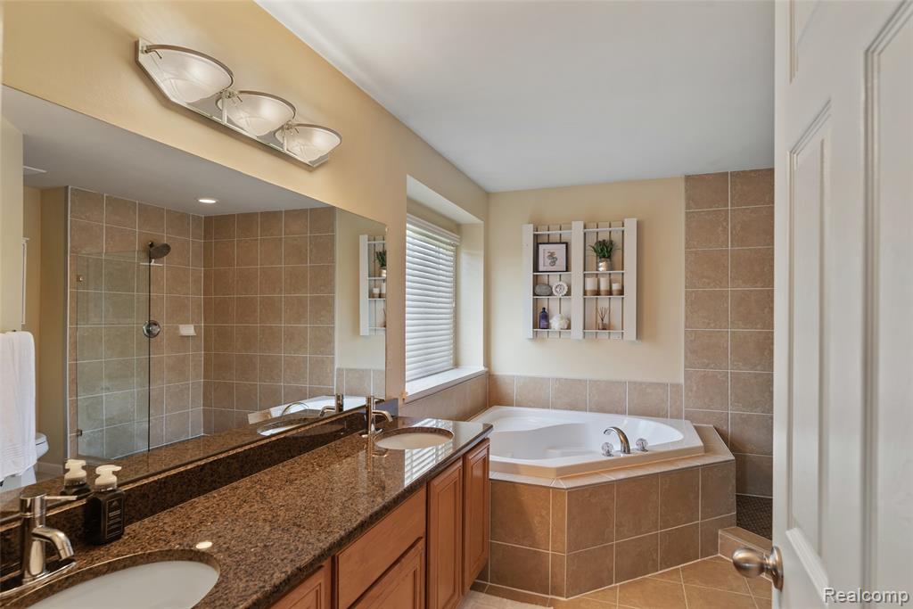 14109 Berryknoll Drive, Utica, MI 48315 — Photo 25