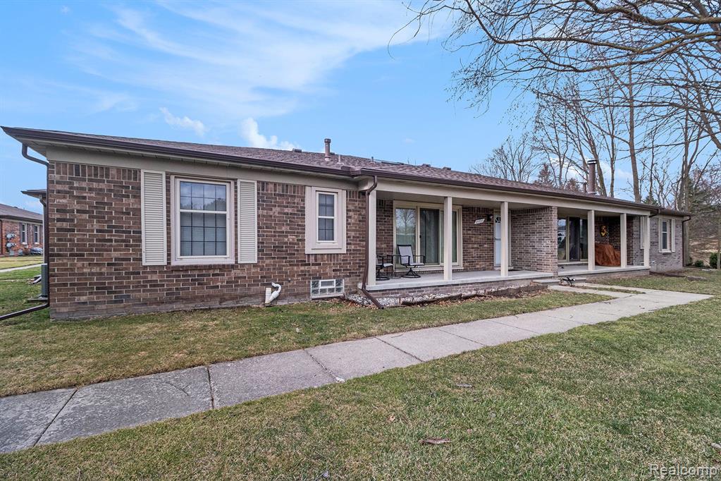 49593 LAUREL HEIGHTS Court, 87, Shelby Twp, MI 48315 — Photo 2