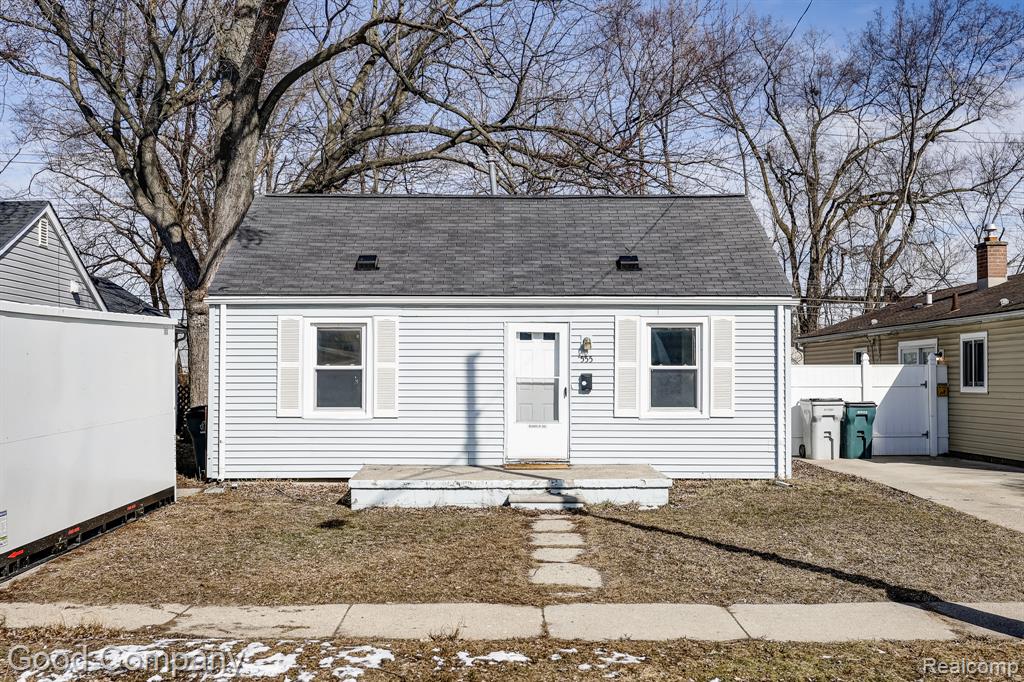 555 E Mahan Avenue, Hazel Park, MI 48030 — Photo 25