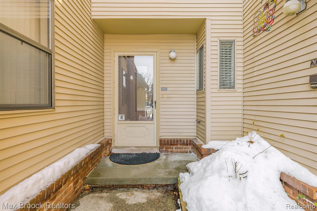 6689 W Ridgefield Circle, West Bloomfield, MI — Photo 30