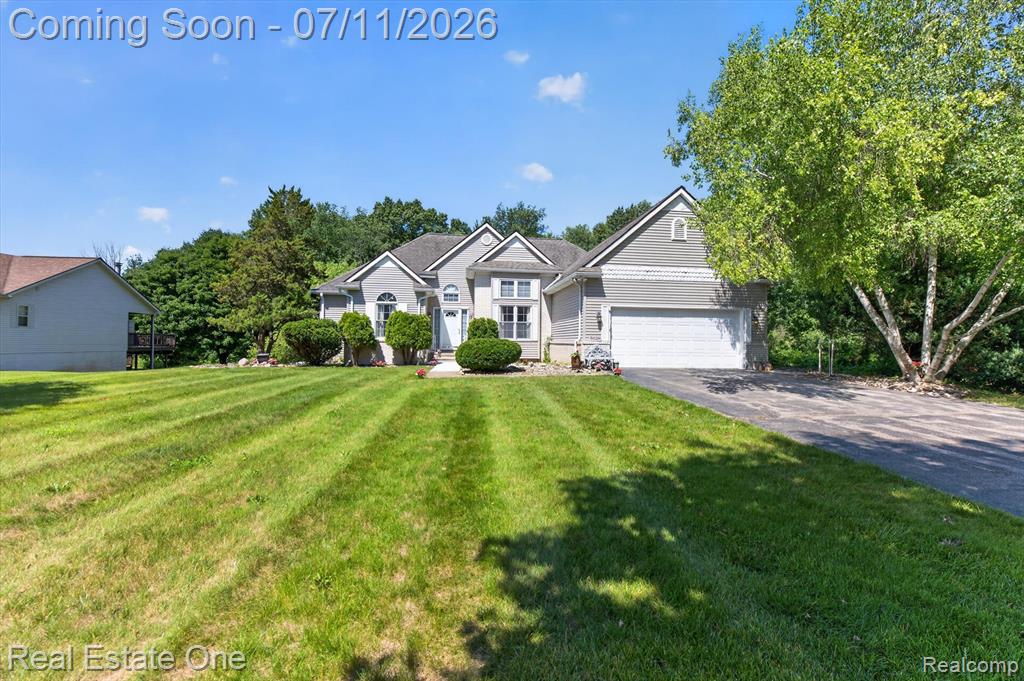 5128 Queensway, Howell, MI 48843 — Photo 2