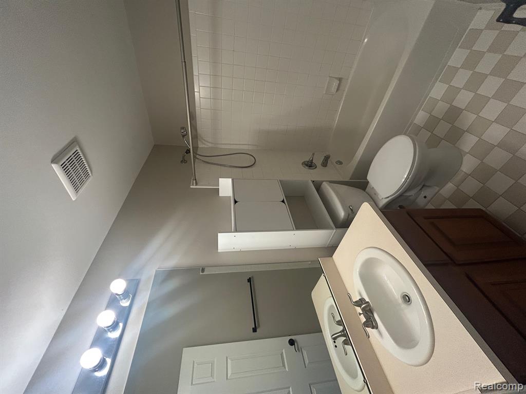 42567 Whitman Way, Novi, MI — Photo 32