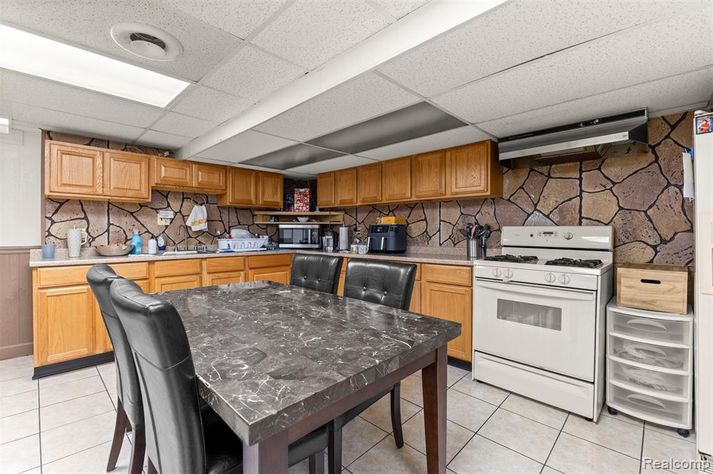 26611 Cecile Street, Dearborn Heights, MI 48127 — Photo 38