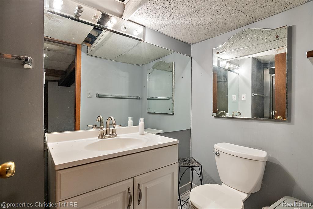 19670 Chesterfield Road, Detroit, MI 48221 — Photo 59