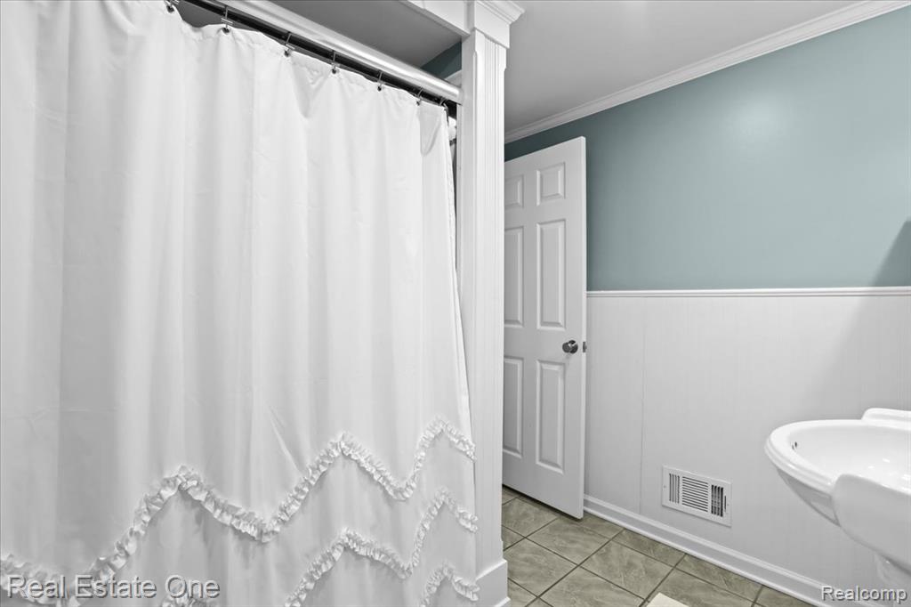5611 Priory Lane, Bloomfield Hills, MI 48301 — Photo 32