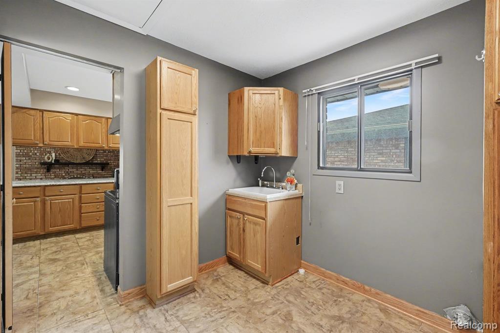 39712 Crystal Drive, Sterling Heights, MI 48310 — Photo 12