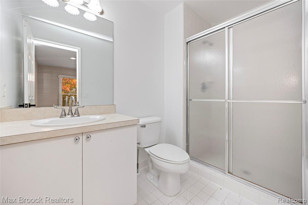 6986 Crosswell Drive, West Bloomfield, MI — Photo 30