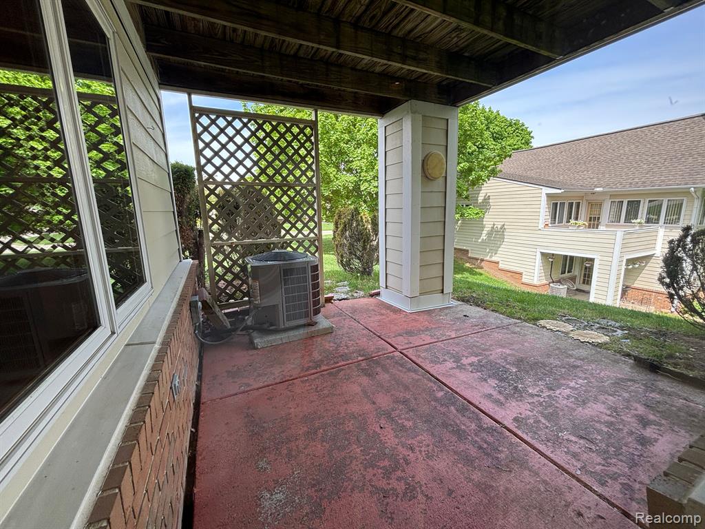 34060 HILLSIDE, Farmington Hills, MI 48335 — Photo 29