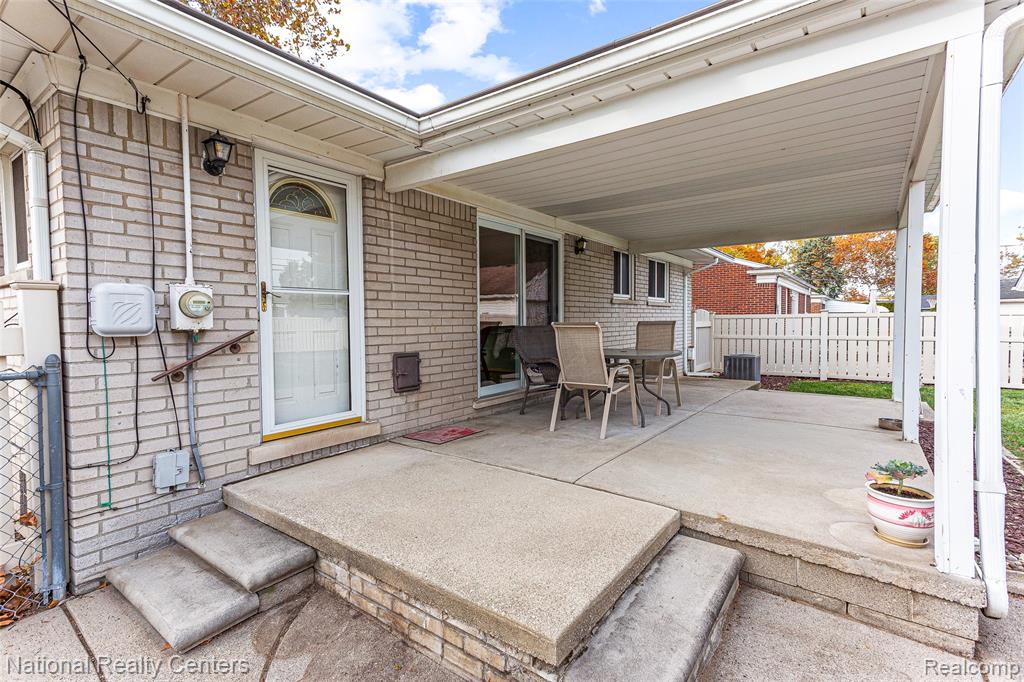6104 Ardmore Park Circle, Dearborn Heights, MI 48127 — Photo 33