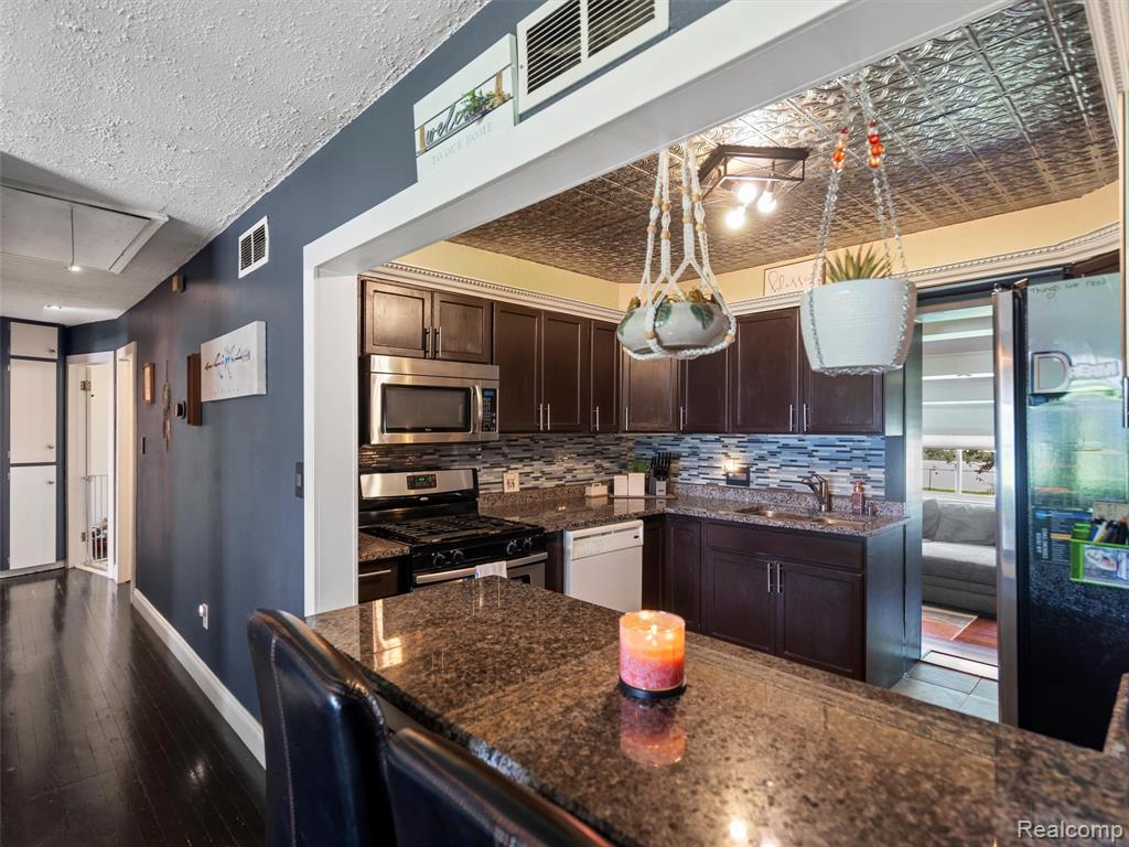 3557 Frankman Avenue, Waterford, MI 48329 — Photo 7
