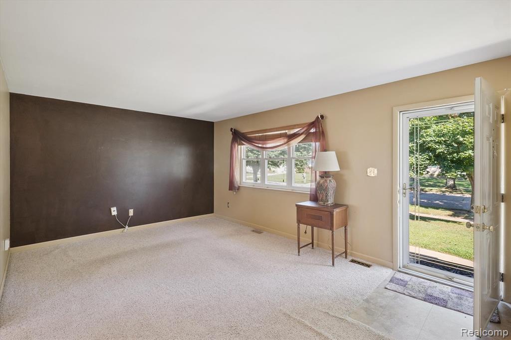 429 Cambridge Avenue, South Lyon, MI 48178 — Photo 8