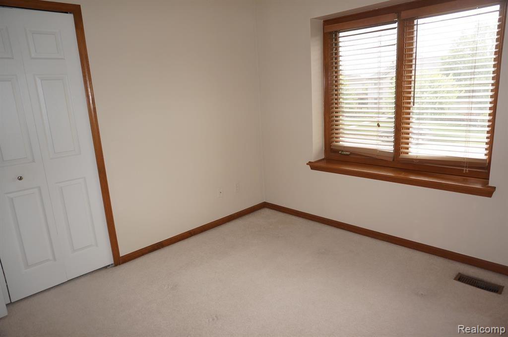 49954 Willowood Drive, Macomb, MI 48044 — Photo 19