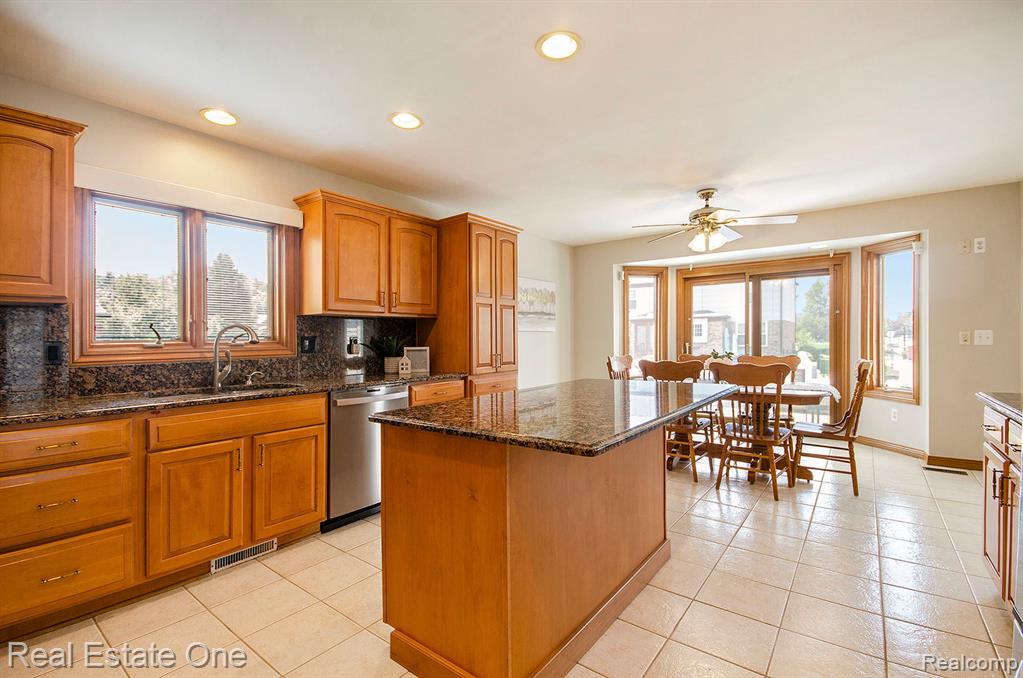 54149 Acadia Drive, Macomb, MI 48042 — Photo 16