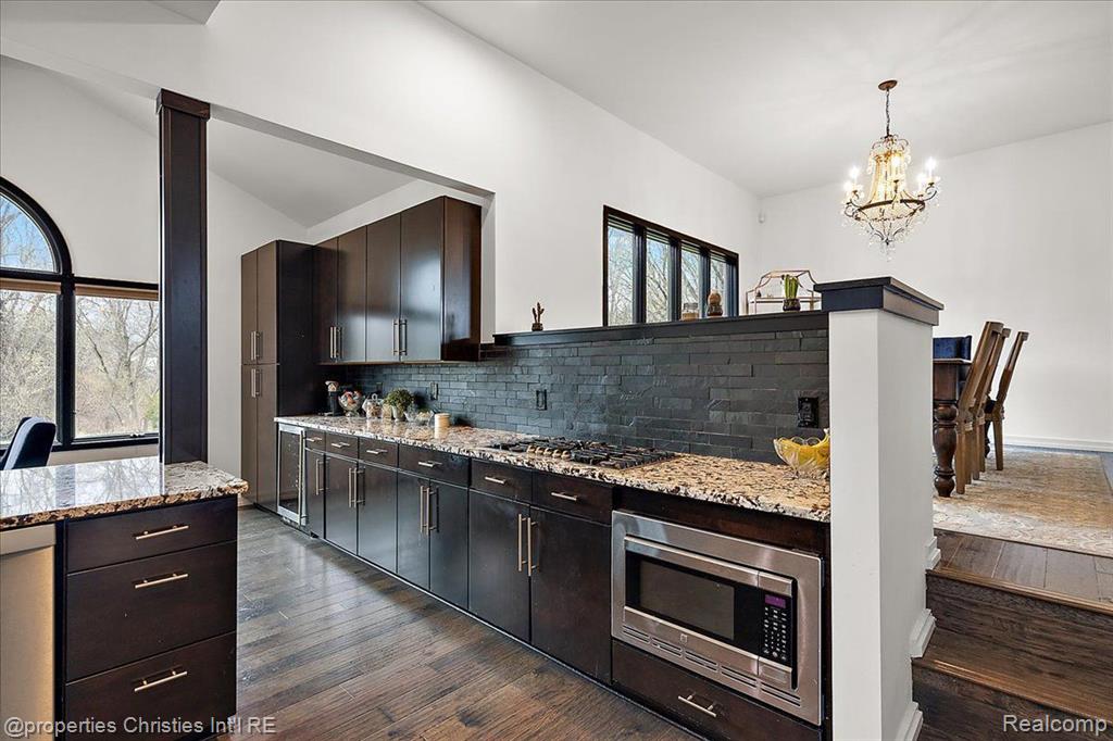 1194 EAGLE NEST CT, Milford, MI 48381 — Photo 11