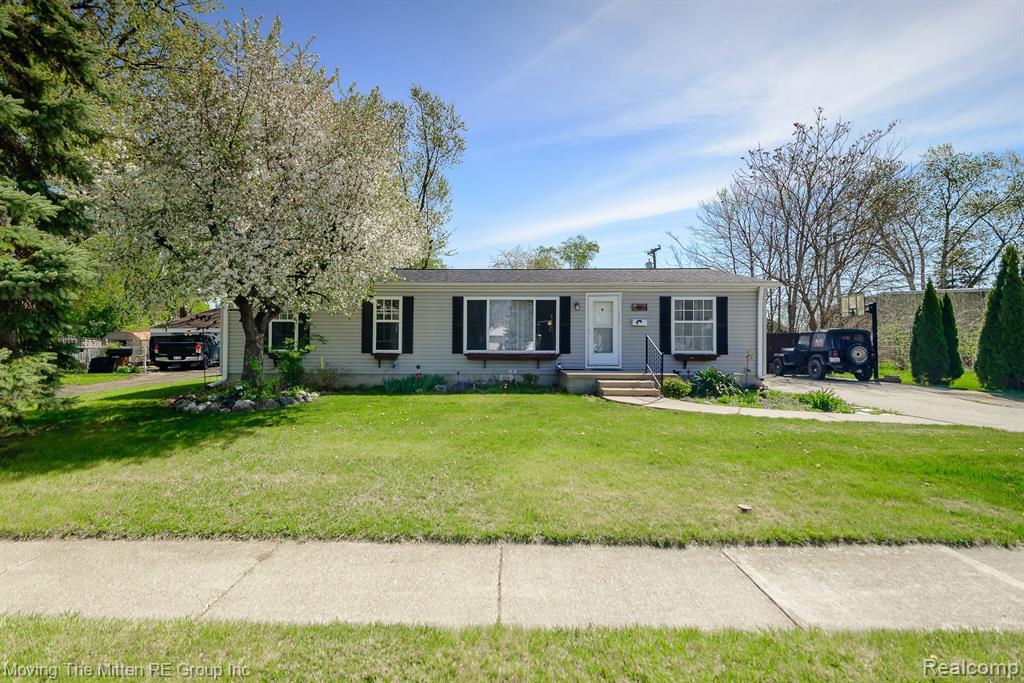 42 N BIGGS Street, Belleville, MI 48111 — Photo 2