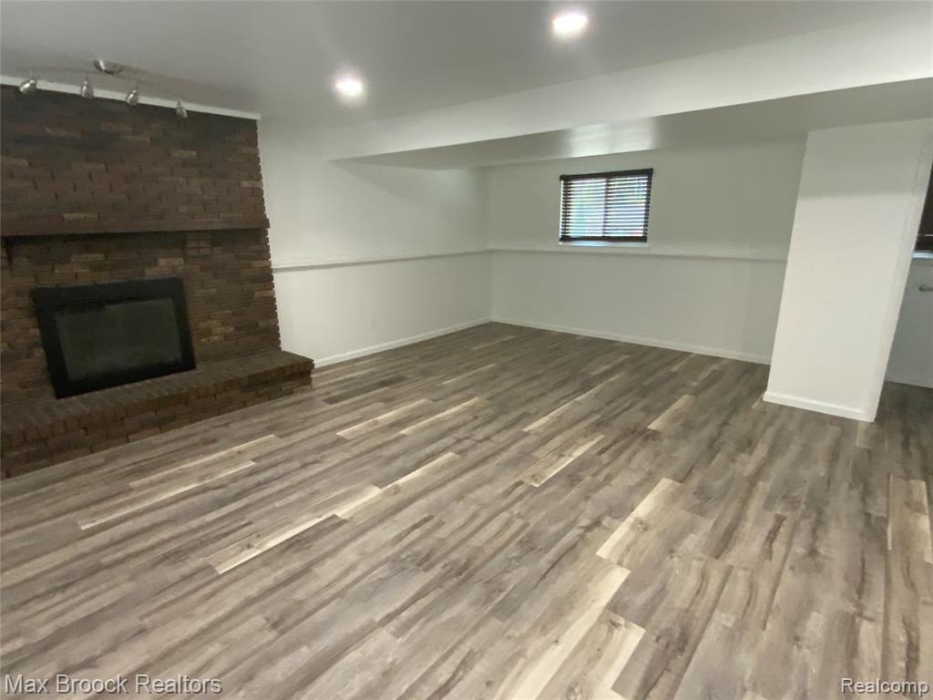 5715 SUNNYCREST Drive, West Bloomfield, MI 48323 — Photo 18