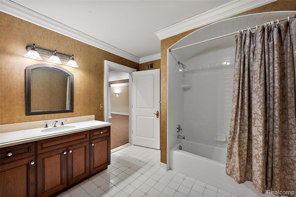83 Greenan Lane, Lake Orion, MI 48362 — Photo 56