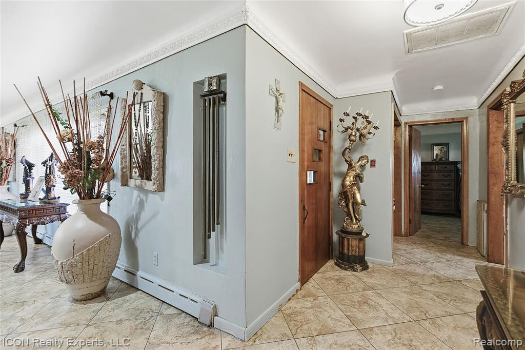 5072 15 Mile Road, Sterling Heights, MI 48310 — Photo 17