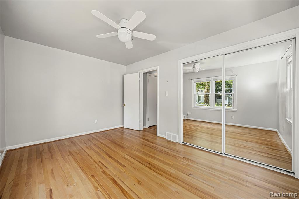 26021 Berkley Avenue, Huntington Woods, MI — Photo 18
