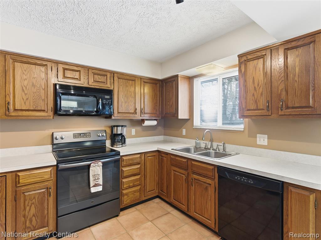 5470 Jamestown Road, Utica, MI 48317 — Photo 18