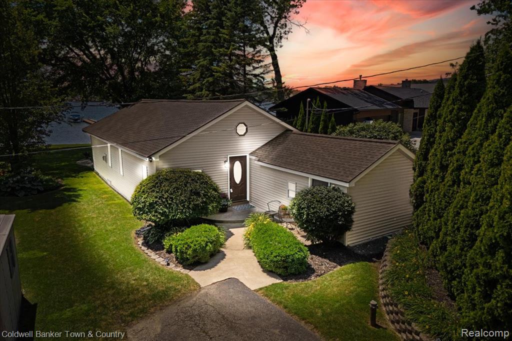 584 Black Oaks Trail, Howell, MI 48843 — Photo 45
