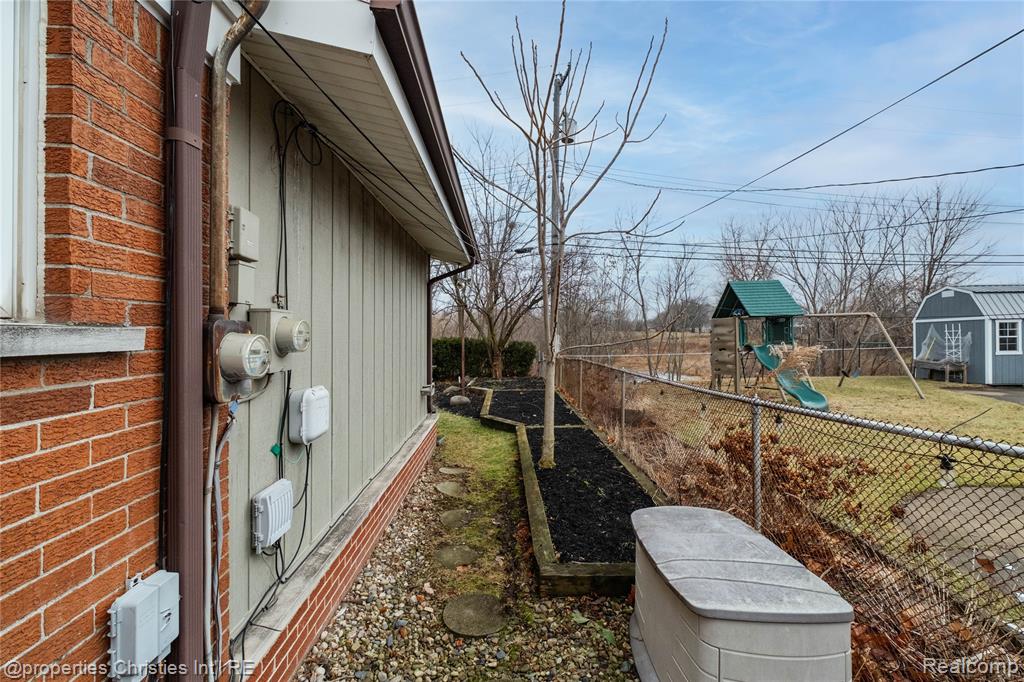 7479 Carrousel Boulevard, Westland, MI — Photo 39