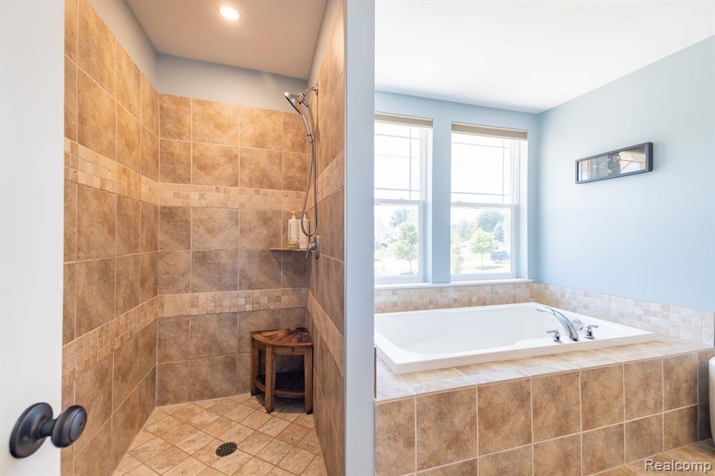 299 NAPA VALLEY Drive, Milford, MI 48381 — Photo 28